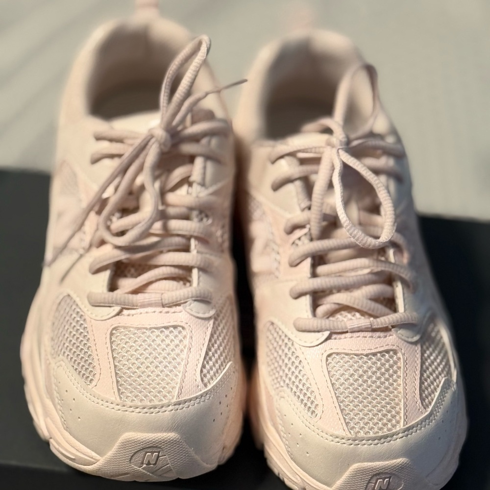 New Balance Pink Sneakers for Comfort and Performance - Picture 4 of 8